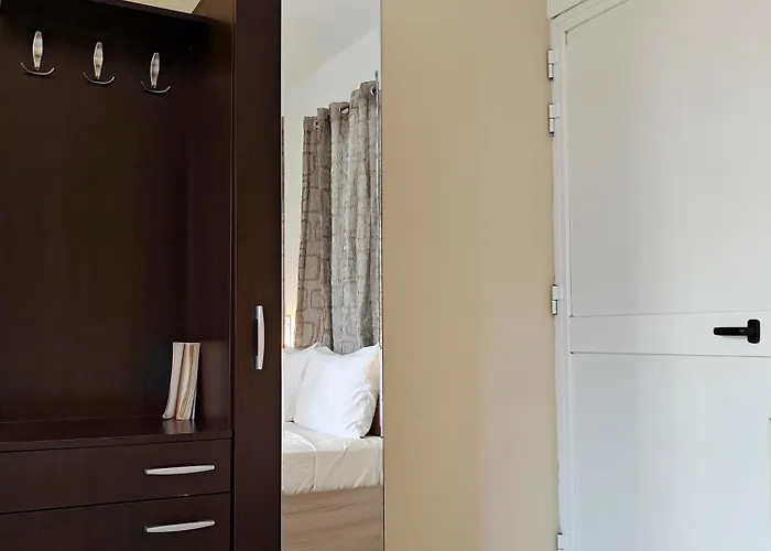 Corner View 4 مارساسكالا